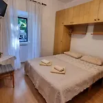 Sobe Biserka I Mario Guest house Brsec
