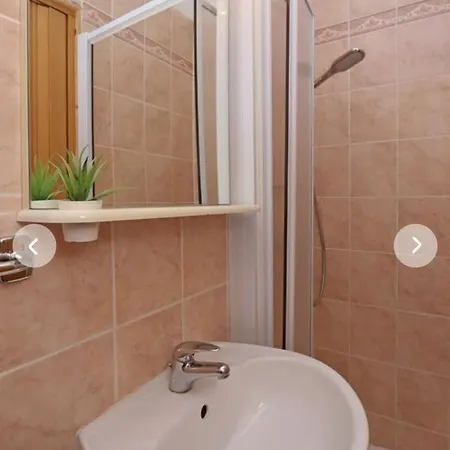 Guest house Sobe Biserka I Mario Brsec