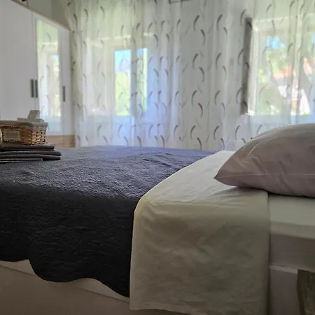 Sobe Biserka I Mario Guest house Brsec